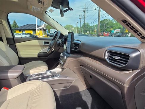 Used 2020 Ford Explorer Platinum w/ Premium Technology Package AWD/4WD image 22