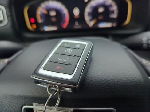 Used 2024 Jeep Wagoneer L Series II w/ Flexible Seating Group image 25