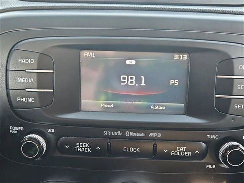 Used 2016 Kia Soul + image 13