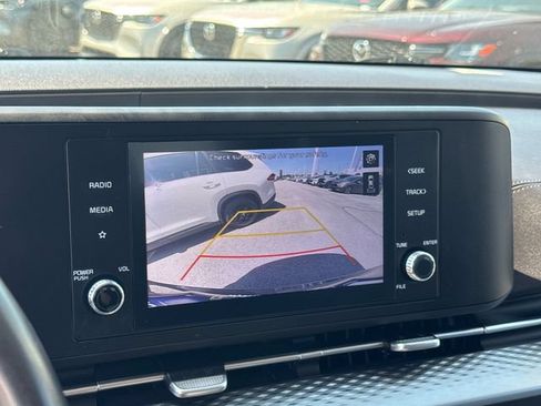 Used 2022 Kia Carnival LX FWD image 21