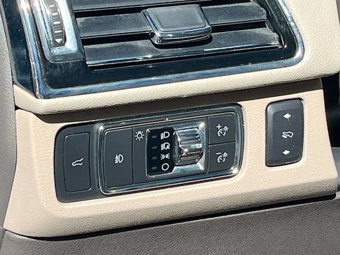 Used 2022 Lincoln Navigator L Reserve AWD/4WD image 10