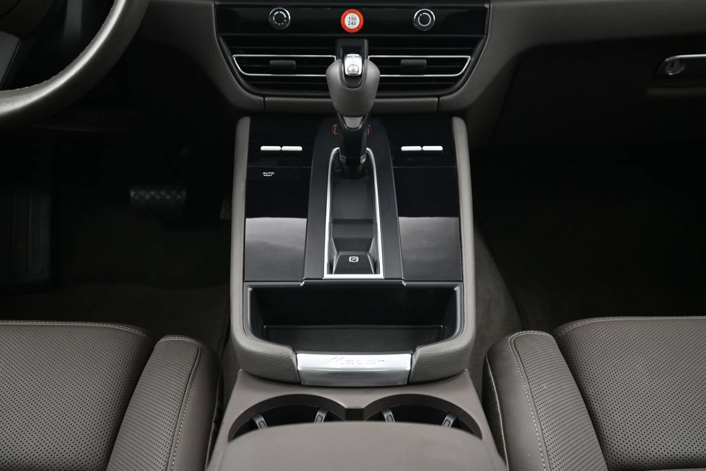 Used 2023 Porsche Macan AWD/4WD image 10