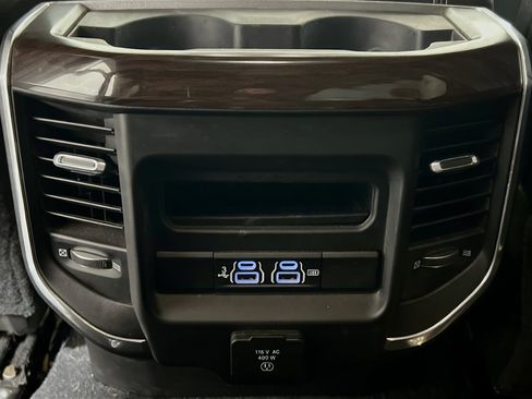Used 2019 RAM 2500 Laramie AWD/4WD image 18
