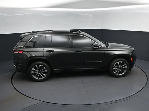 Used 2024 Jeep Grand Cherokee Overland w/ Luxury Tech Group IV AWD/4WD image 35