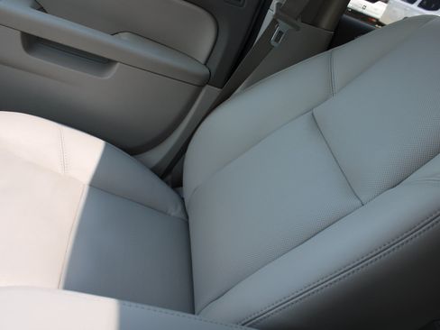 Used 2010 Chevrolet Tahoe LTZ RWD image 29