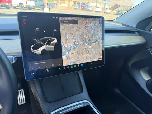 Used 2022 Tesla Model Y Performance AWD/4WD image 19