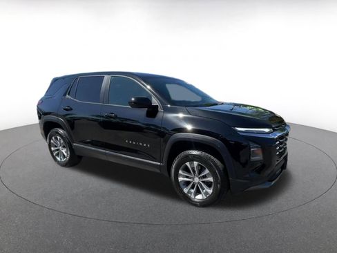 Used 2025 Chevrolet Equinox LT image 2