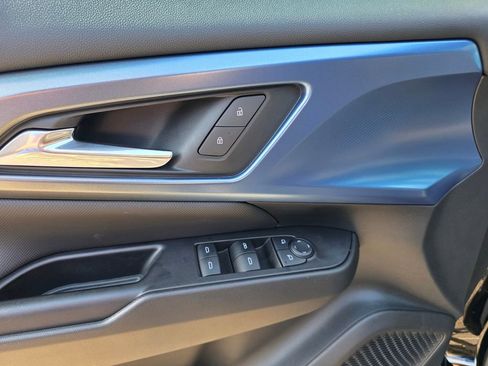 New 2025 Chevrolet Equinox EV LT image 9