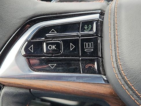 Used 2024 Jeep Grand Cherokee Summit w/ Luxury Tech Group V image 17