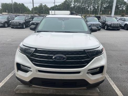 Used 2024 Ford Explorer XLT w/ Equipment Group 202A RWD image 7
