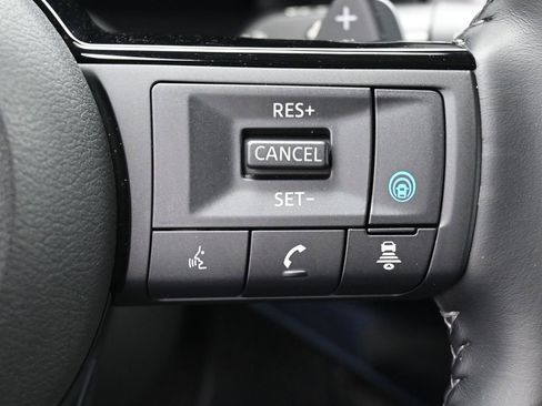 Used 2023 Nissan Pathfinder Platinum image 18