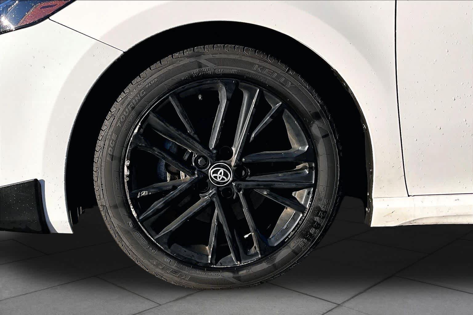 Used 2025 Toyota Camry SE FWD image 11