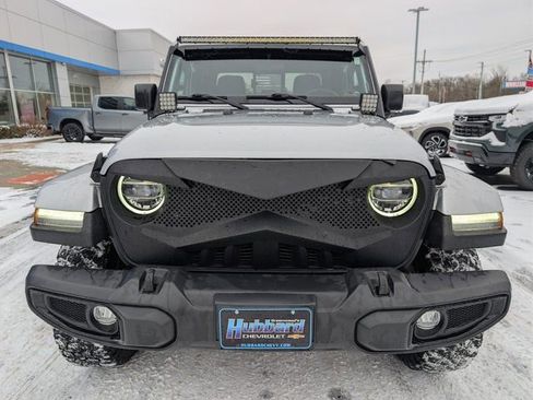 Used 2022 Jeep Gladiator Willys image 8