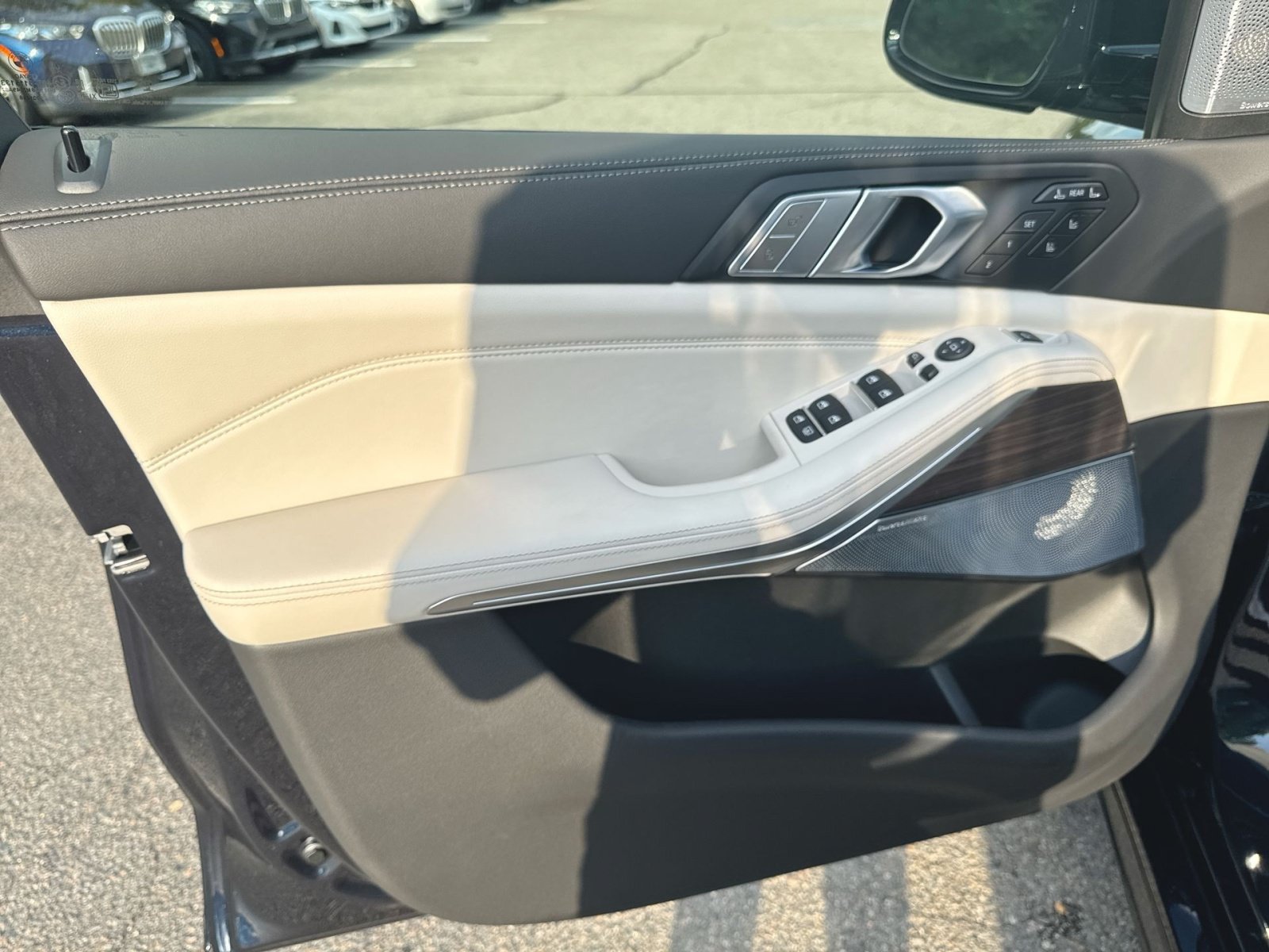 New 2027 BMW X7 xDrive40i w/ Executive Package AWD/4WD image 9