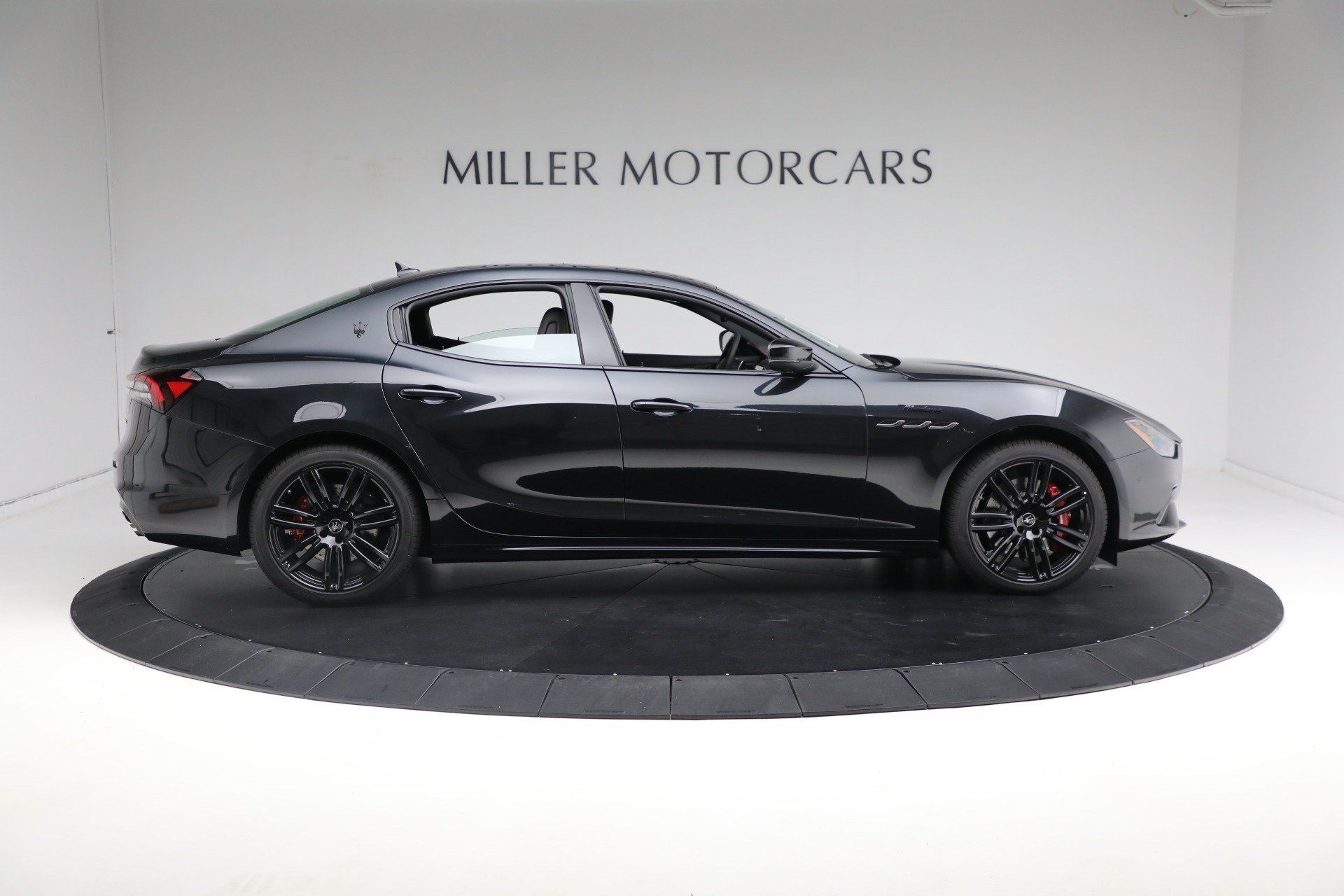Certified 2024 Maserati Ghibli Modena Q4 AWD/4WD image 16