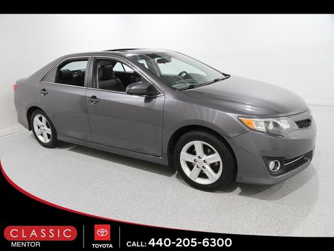 Used 2014 Toyota Camry SE image 1
