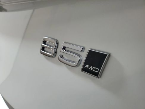 Certified 2026 Volvo XC90 B5 Core w/ Protection Package AWD/4WD image 9