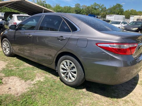 Used 2017 Toyota Camry LE FWD image 4