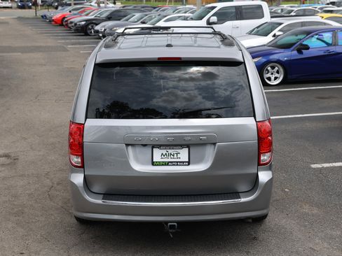 Used 2018 Dodge Grand Caravan SXT FWD image 13
