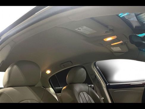 Used 2010 Buick Lucerne CXL image 22