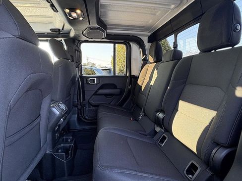 Used 2020 Jeep Gladiator Overland w/ Trailer Tow Package image 10