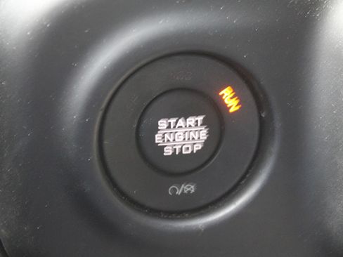 Used 2023 Jeep Wrangler Unlimited Sahara AWD/4WD image 31