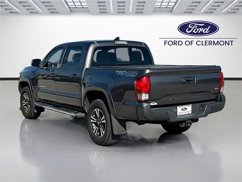 Used 2017 Toyota Tacoma TRD Sport image 5