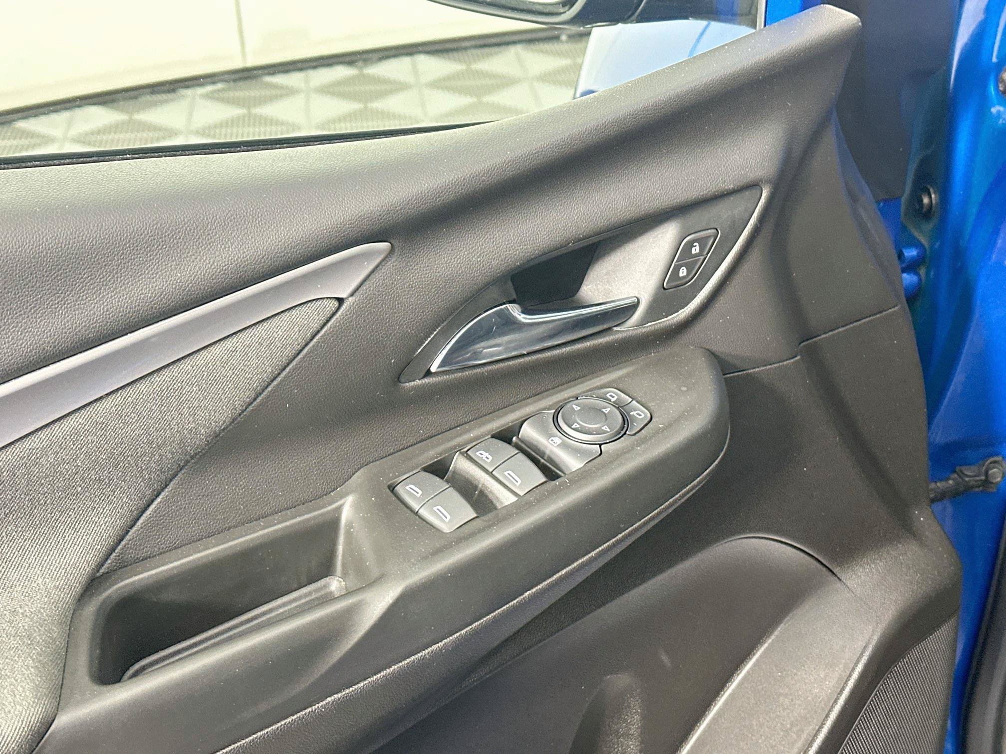 Used 2022 Chevrolet Bolt LT FWD image 15