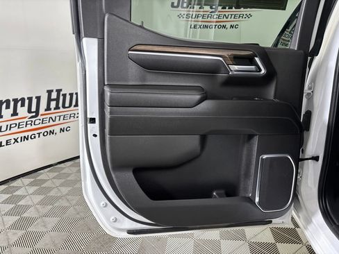 Used 2023 Chevrolet Silverado 1500 LT AWD/4WD image 22