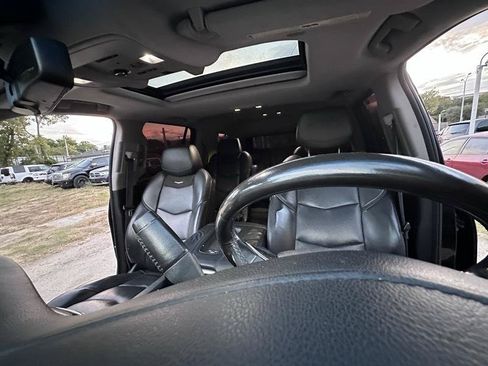 Used 2017 Cadillac Escalade Luxury AWD/4WD image 13