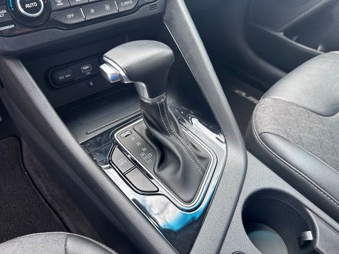 Certified 2022 Kia Niro EX FWD image 18