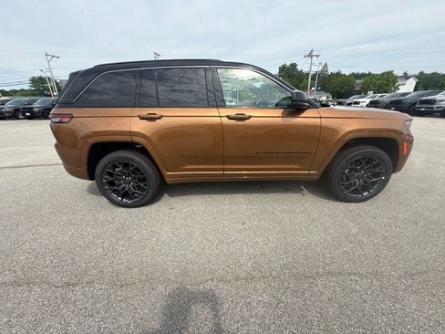 New 2026 Jeep Grand Cherokee Summit w/ Obsidian Package AWD/4WD image 6