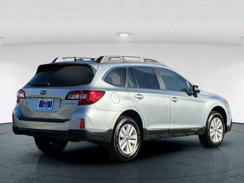 Used 2016 Subaru Outback 2.5i Premium image 6