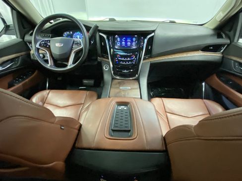 Used 2017 Cadillac Escalade Luxury w/ LPO, Radiant Package AWD/4WD image 27