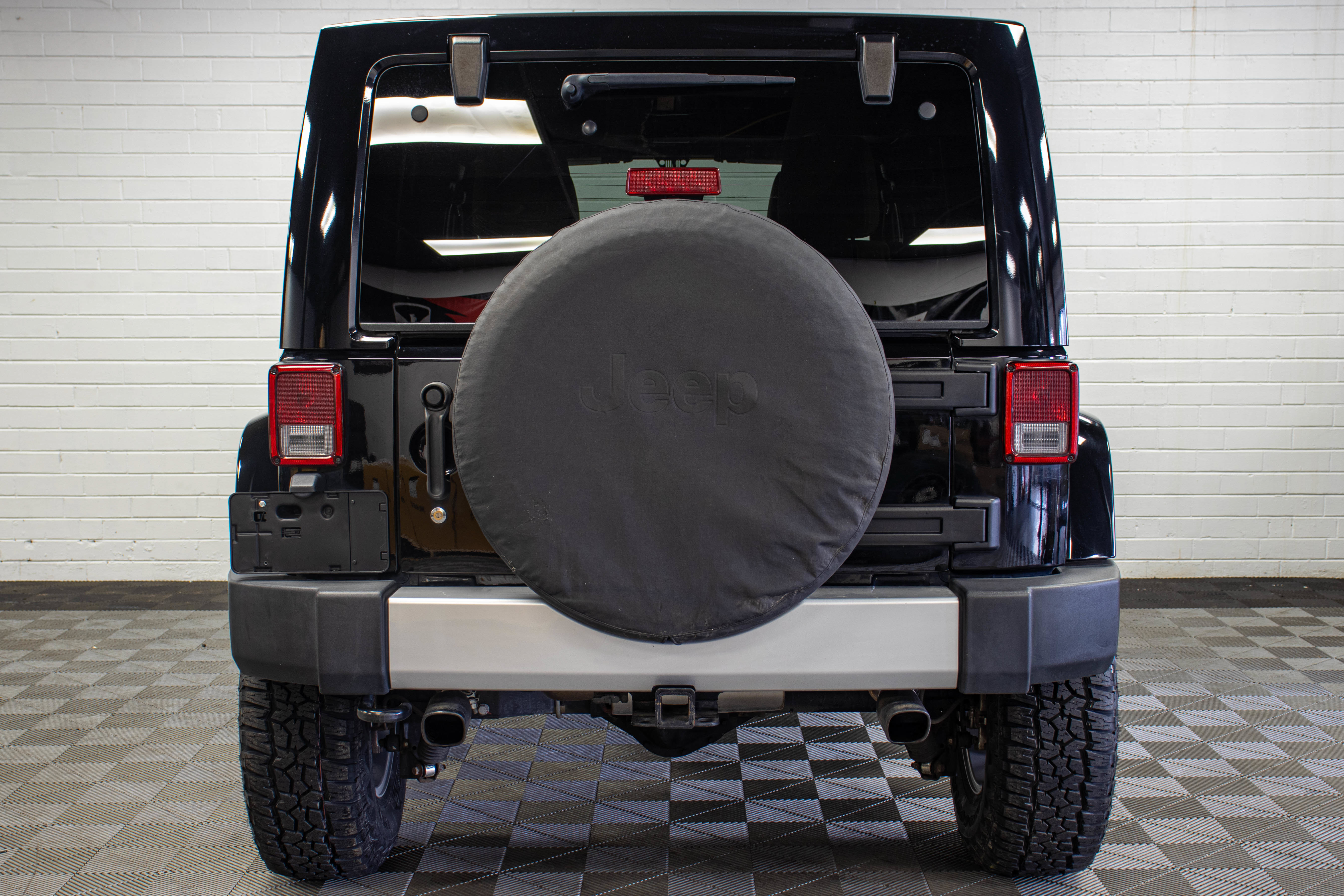 Used 2015 Jeep Wrangler Unlimited Sahara w/ Max Tow Package AWD/4WD image 4