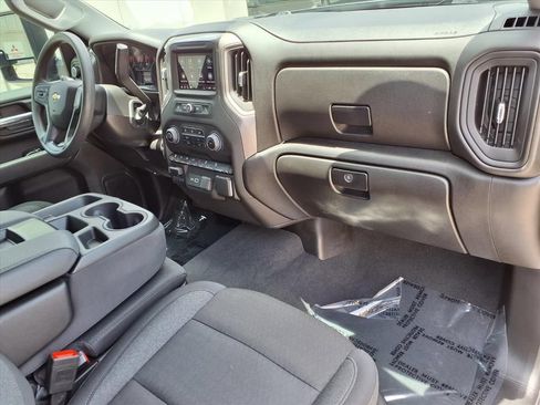 Used 2025 Chevrolet Silverado 2500 Custom w/ Custom Value Package AWD/4WD image 9