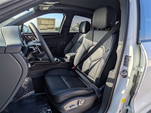 New 2025 Porsche Macan S image 5