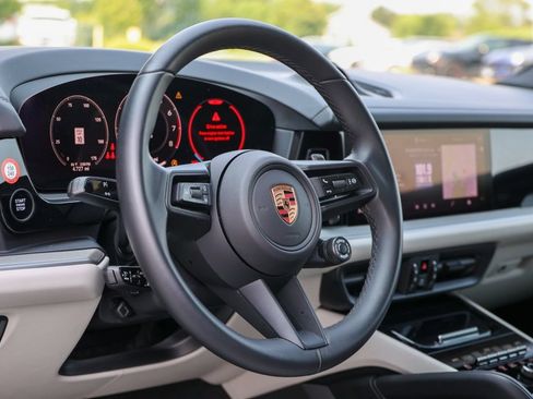 Certified 2026 Porsche Cayenne Coupe AWD/4WD image 32
