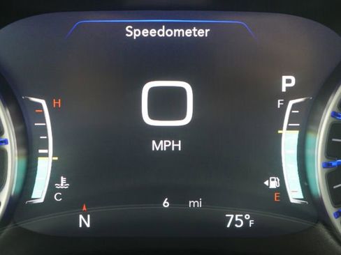 Used 2024 Chrysler Pacifica Touring-L FWD image 19