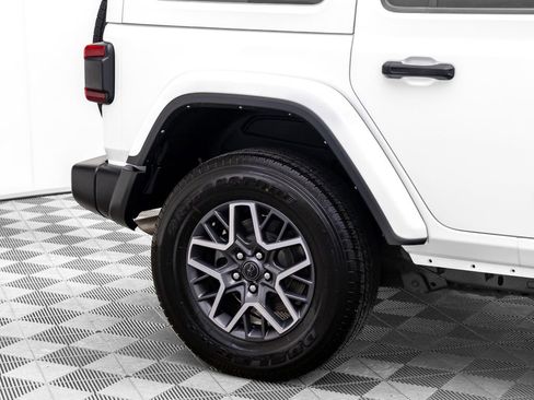 Used 2024 Jeep Wrangler Sahara image 34