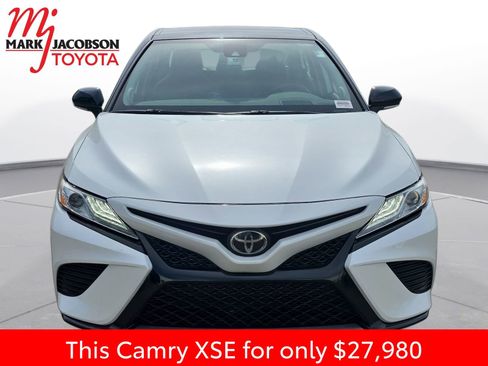Used 2020 Toyota Camry XSE image 3