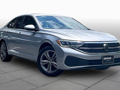 Used 2023 Volkswagen Jetta SE FWD image 3