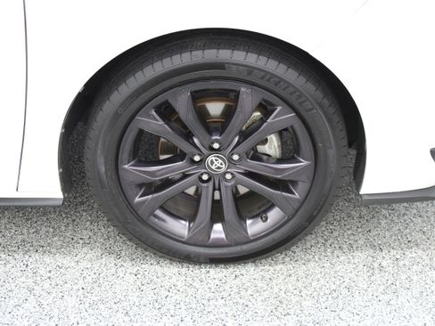 Used 2023 Toyota Sienna XSE FWD image 5
