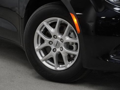 Used 2023 Chrysler Voyager LX image 4