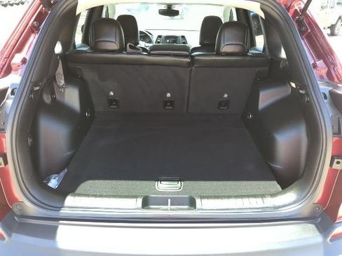 Used 2019 Jeep Cherokee Latitude Plus w/ Comfort/Convenience Group AWD/4WD image 24
