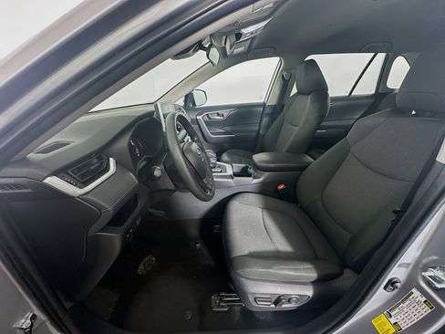 Used 2025 Toyota RAV4 XLE FWD image 13