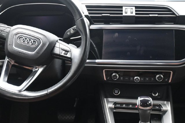 Used 2022 Audi Q3 2.0T Premium AWD/4WD image 21