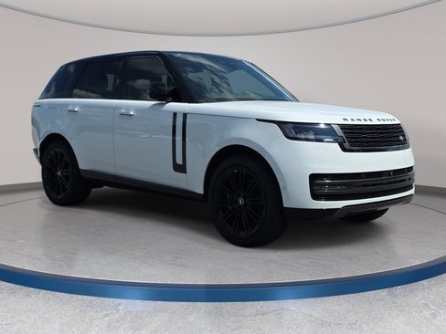 Used 2025 Land Rover Range Rover SE AWD/4WD image 3