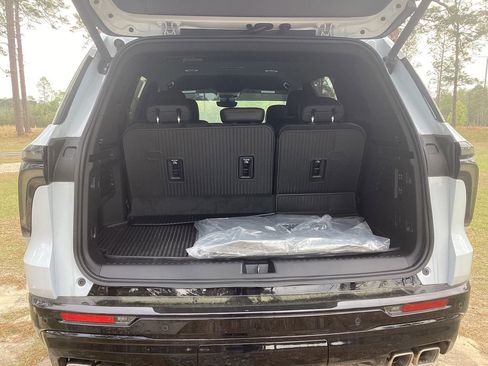 New 2026 Chevrolet Traverse RS w/ LPO, Floor Liner Package FWD image 19