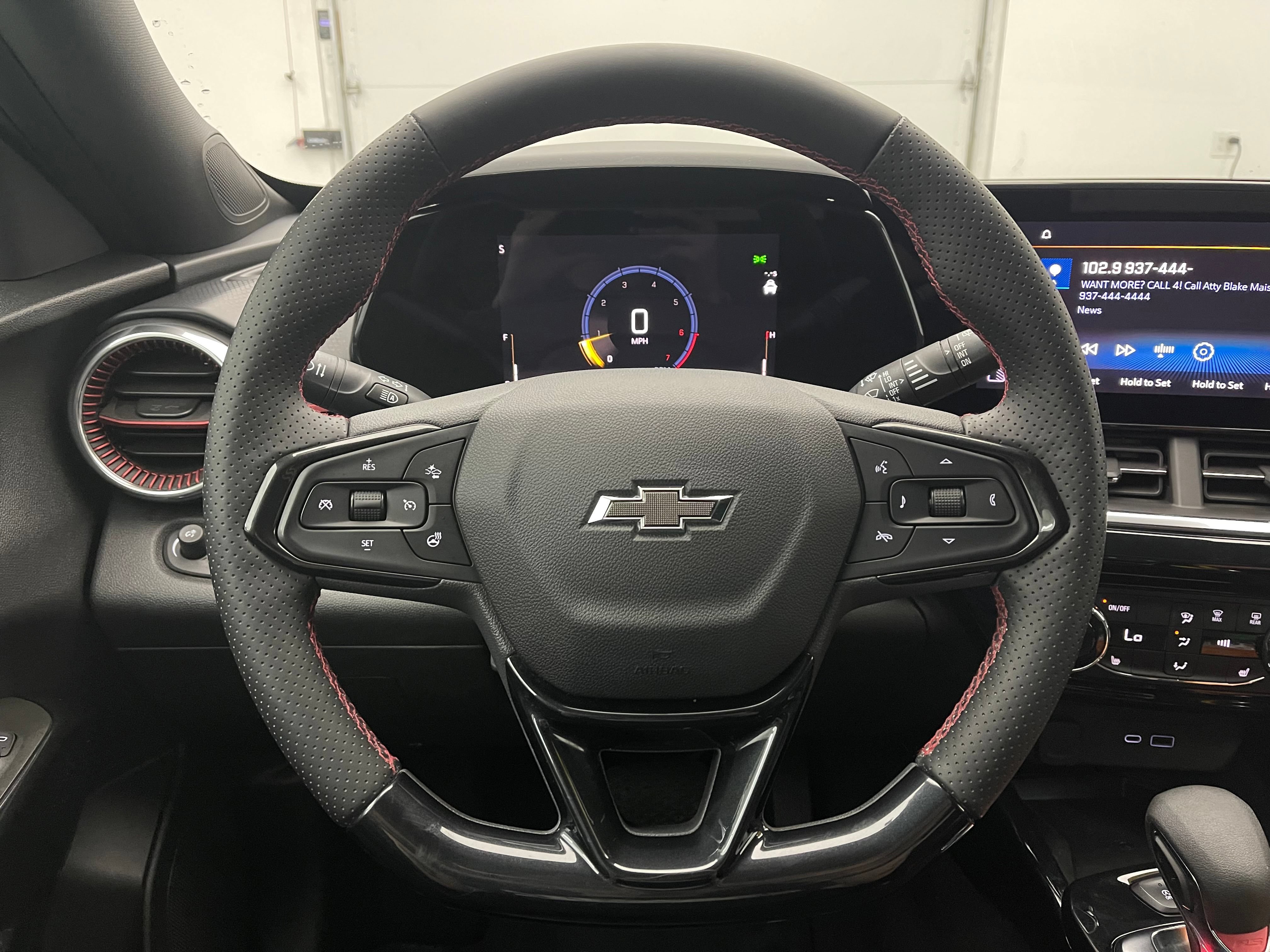 Used 2024 Chevrolet Trax RS w/ Sunroof Package FWD image 19